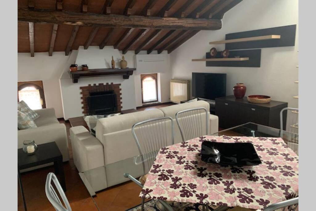 Daisy House: Nice Attic In The Historical Center Saló Exterior foto